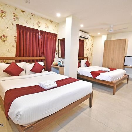 Hotel VI Park - City Centre Pondicherry Exteriör bild