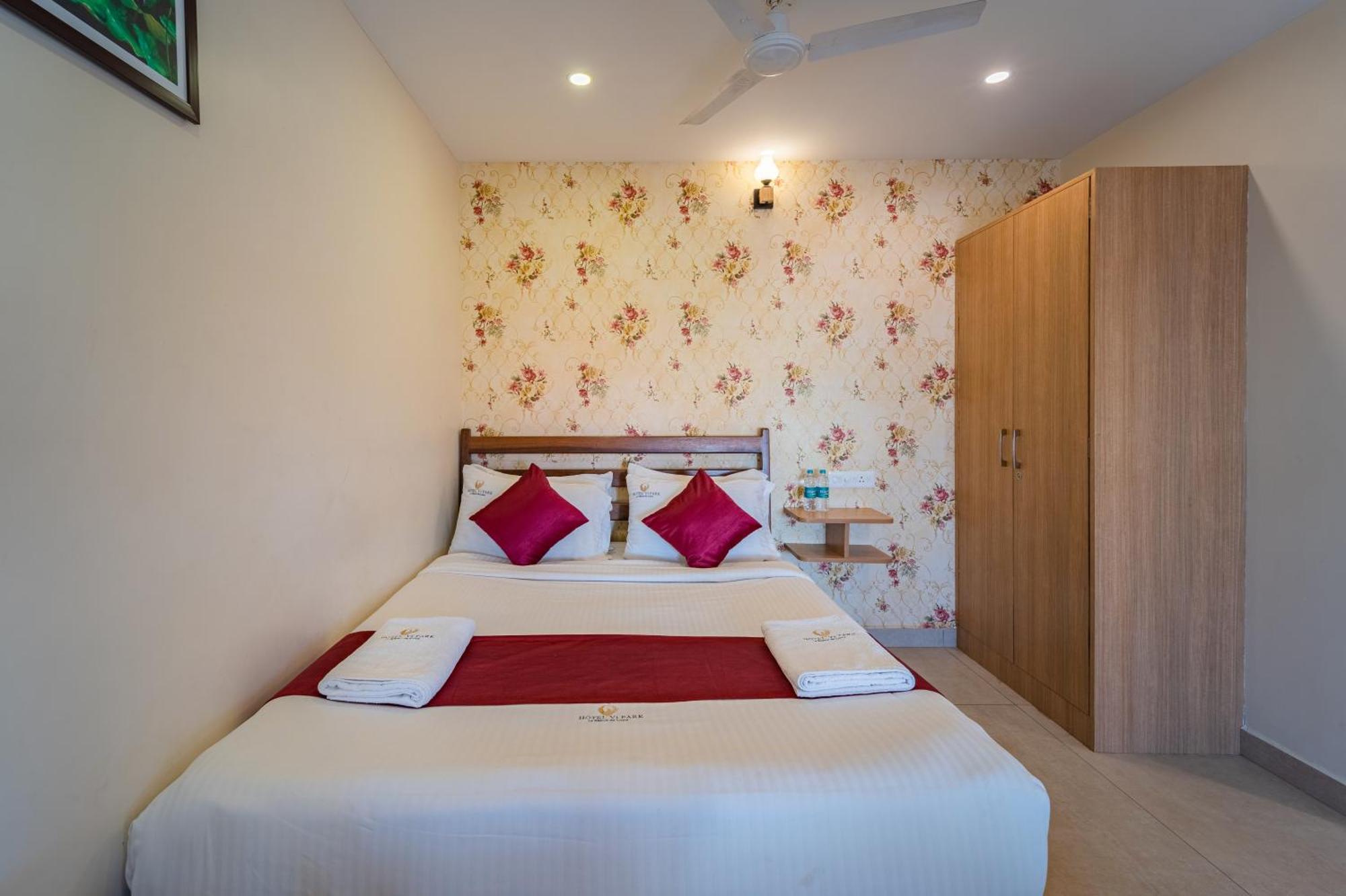 Hotel VI Park - City Centre Pondicherry Exteriör bild