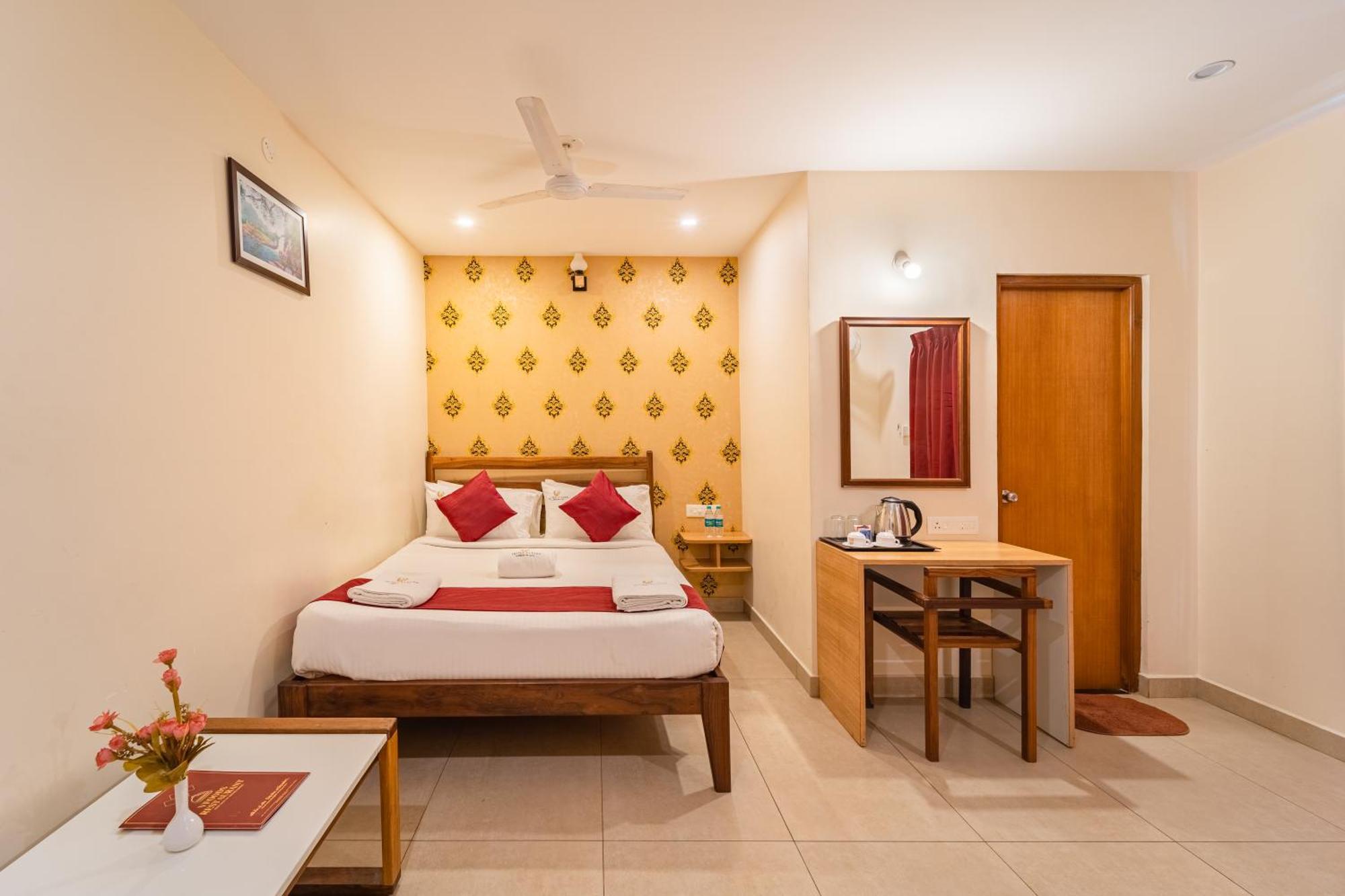 Hotel VI Park - City Centre Pondicherry Exteriör bild
