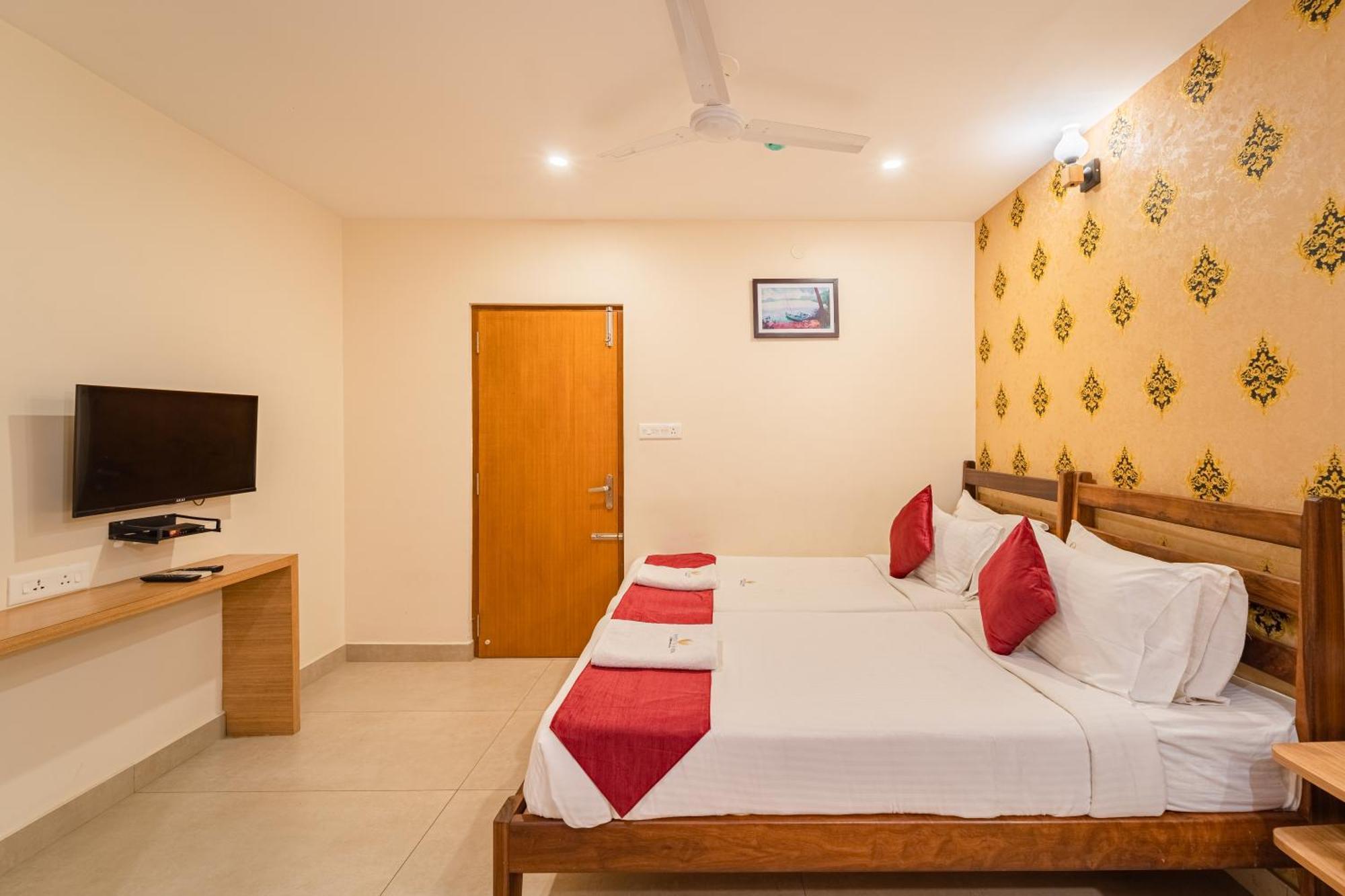 Hotel VI Park - City Centre Pondicherry Exteriör bild