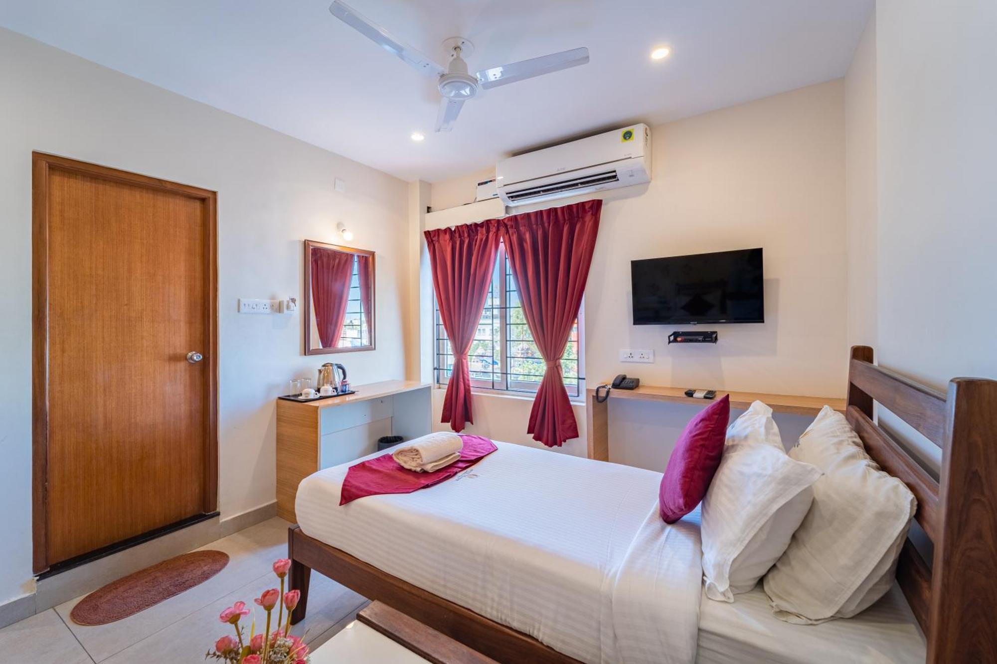 Hotel VI Park - City Centre Pondicherry Exteriör bild