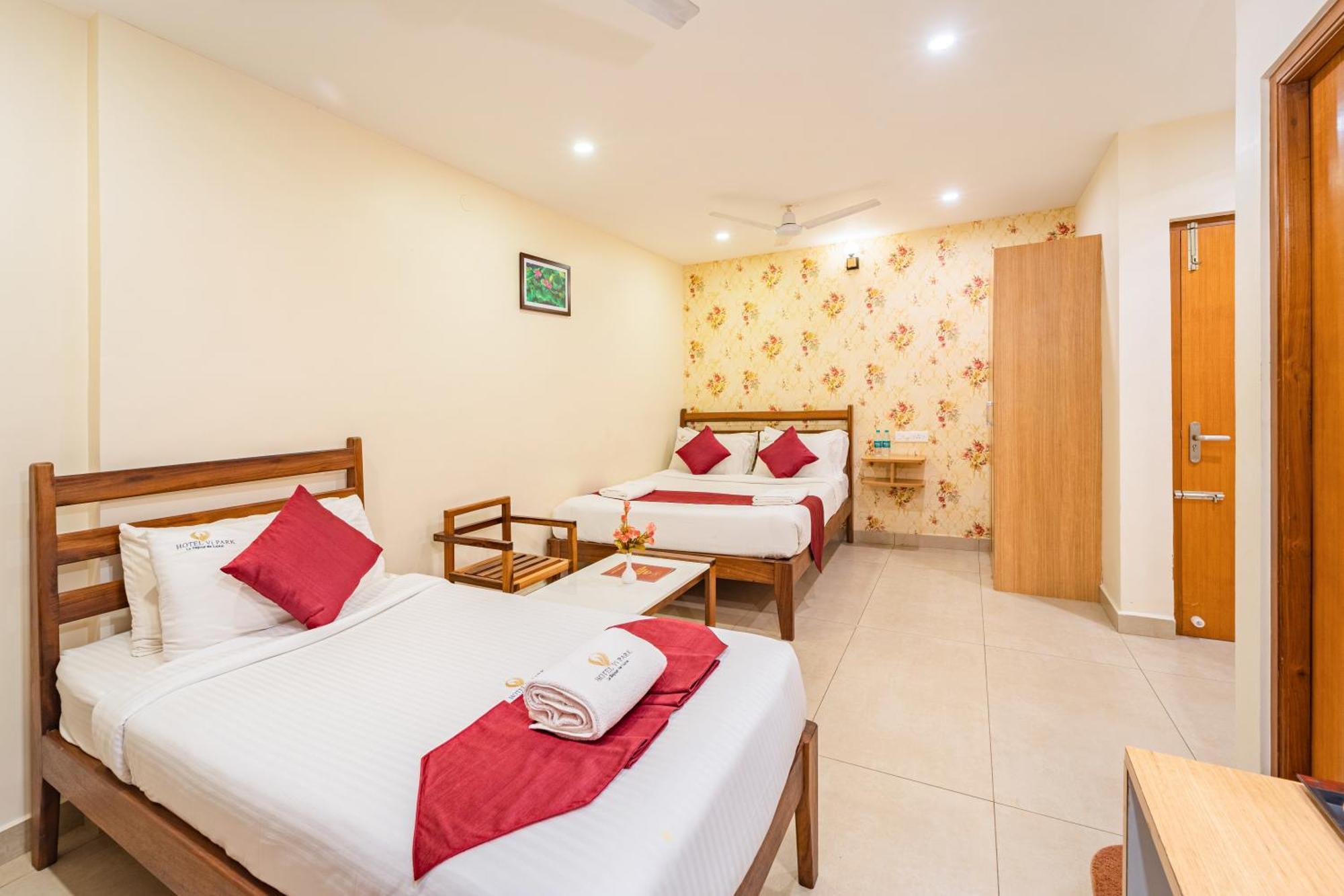 Hotel VI Park - City Centre Pondicherry Exteriör bild