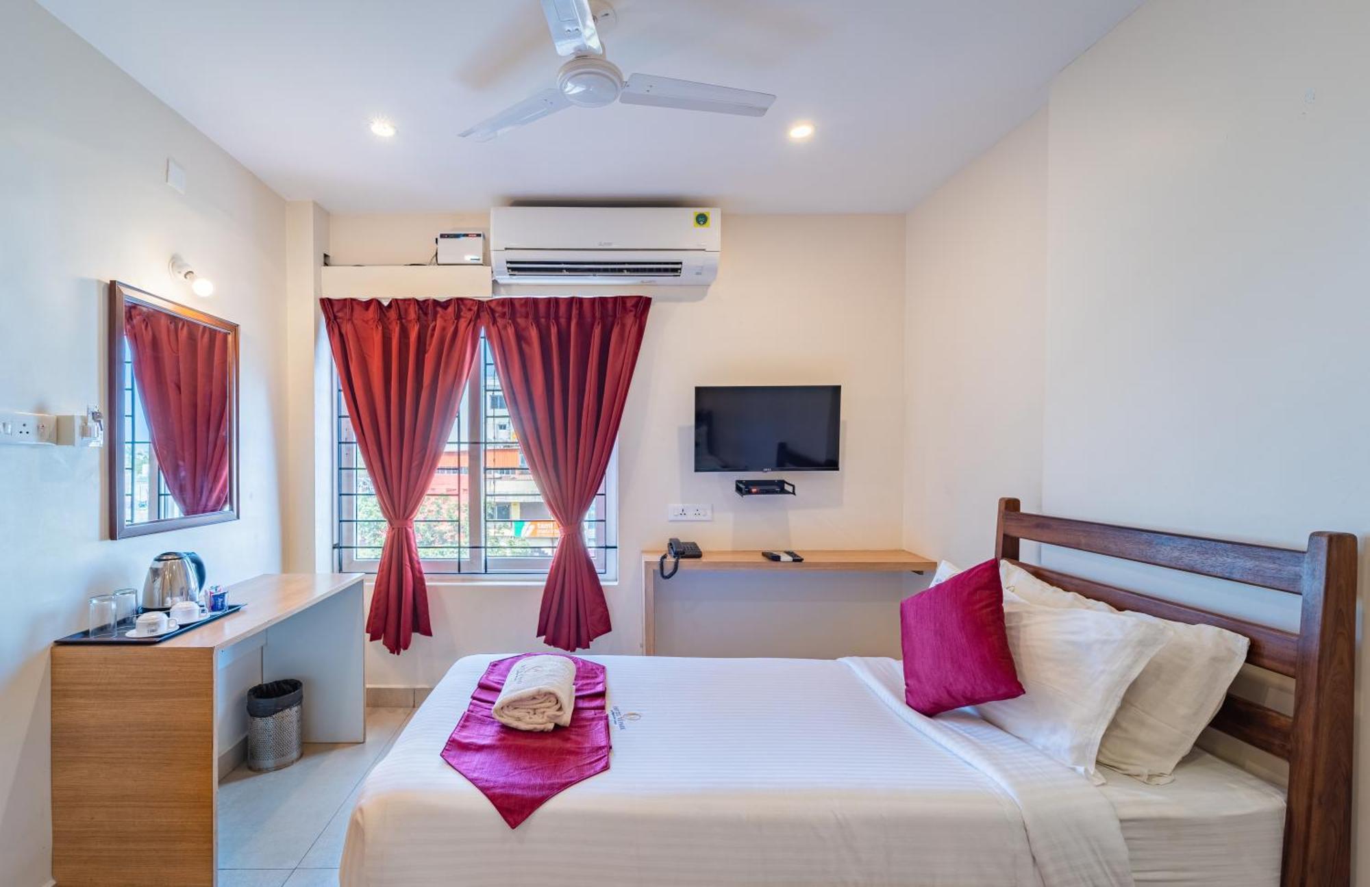 Hotel VI Park - City Centre Pondicherry Exteriör bild
