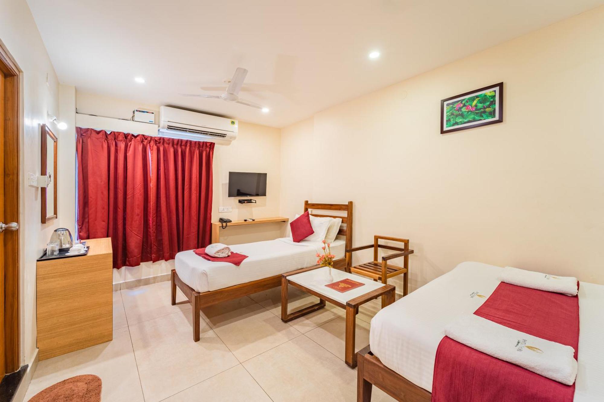 Hotel VI Park - City Centre Pondicherry Exteriör bild