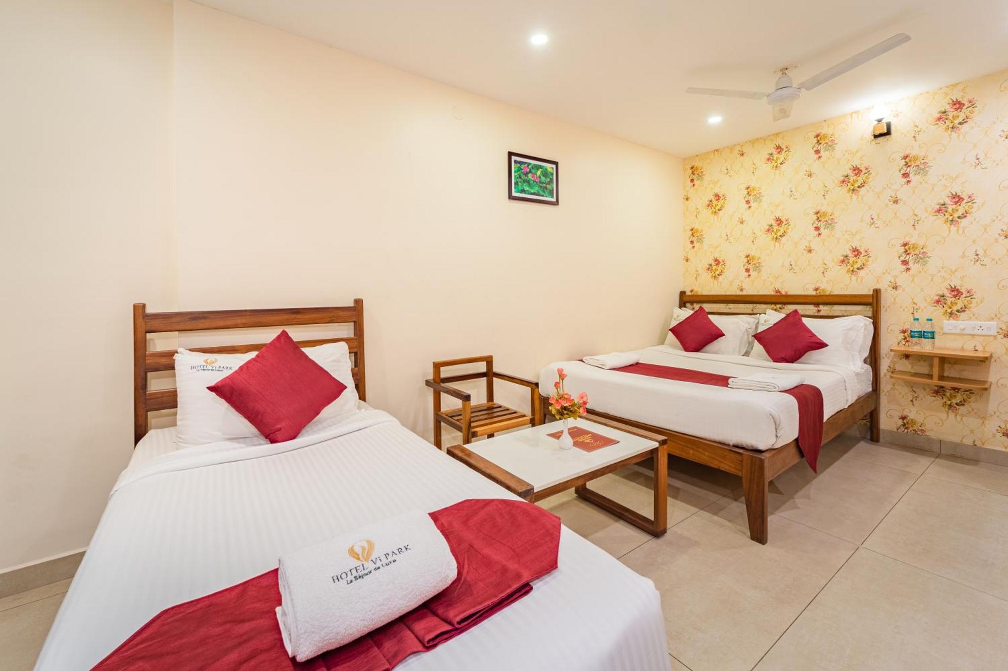 Hotel VI Park - City Centre Pondicherry Exteriör bild