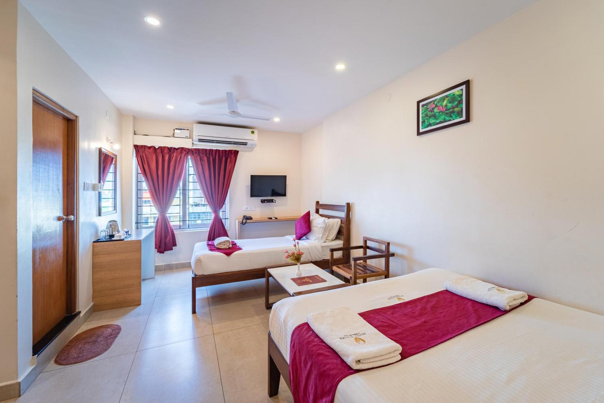 Hotel VI Park - City Centre Pondicherry Exteriör bild