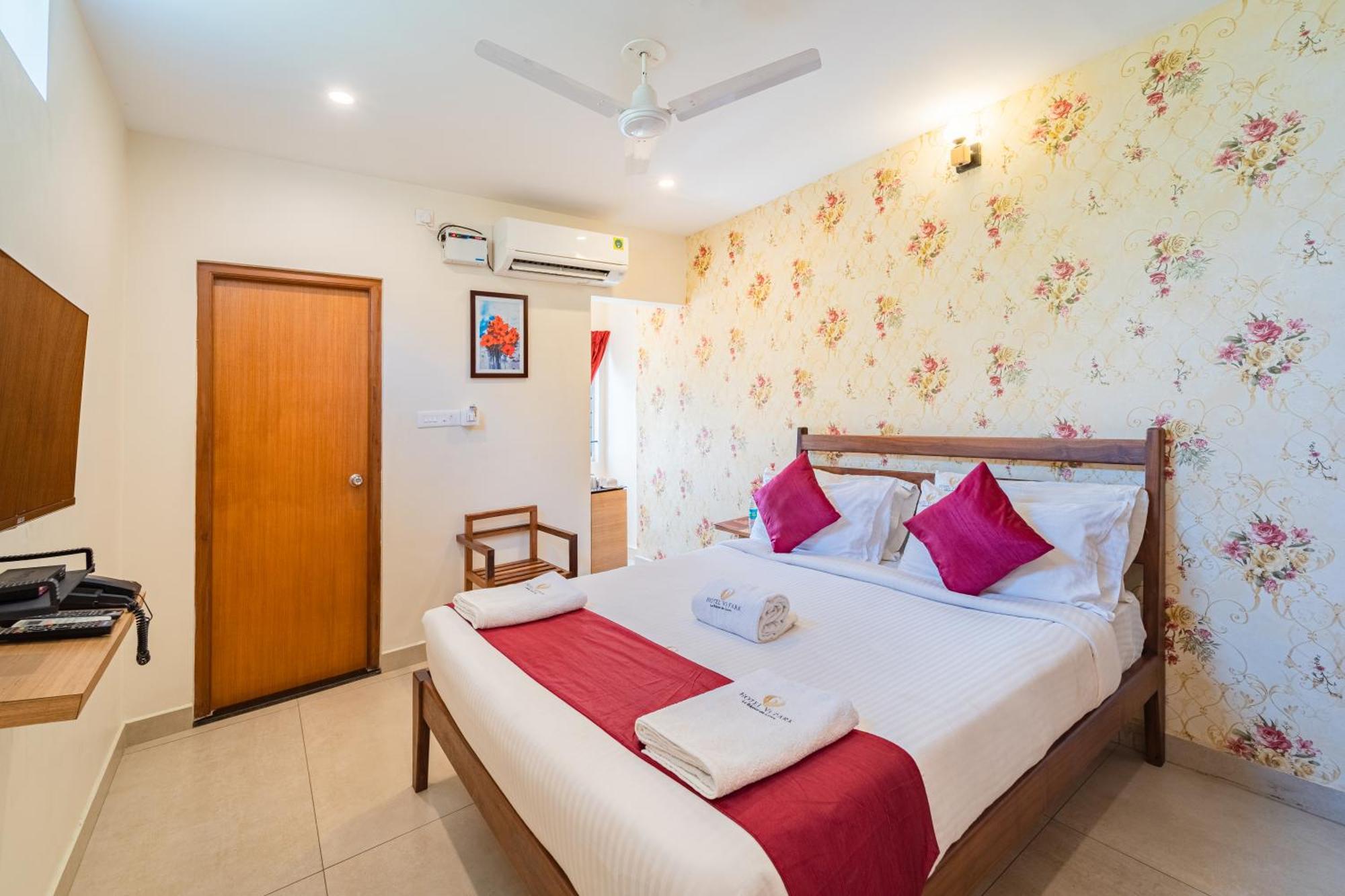 Hotel VI Park - City Centre Pondicherry Exteriör bild