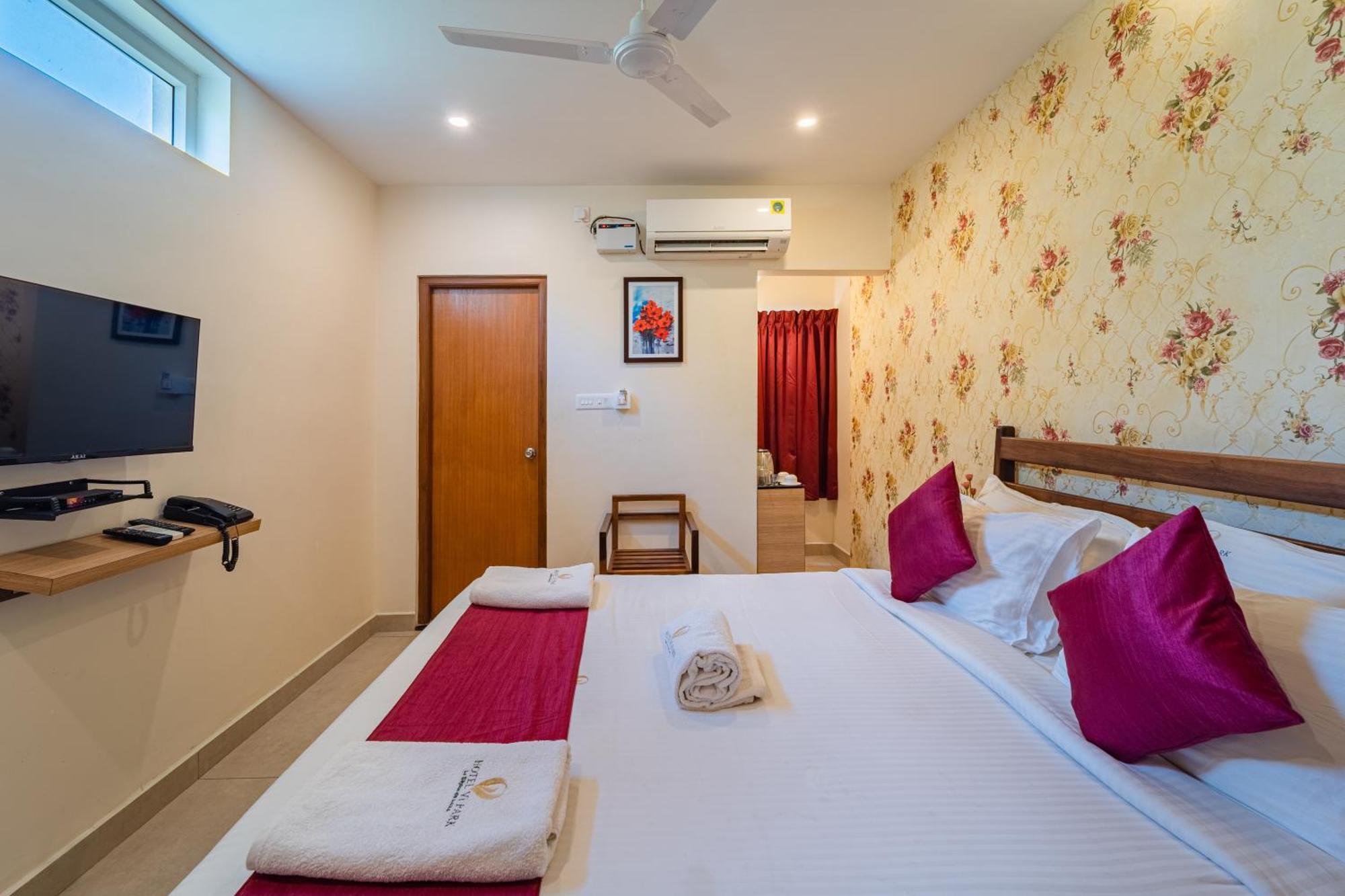 Hotel VI Park - City Centre Pondicherry Exteriör bild