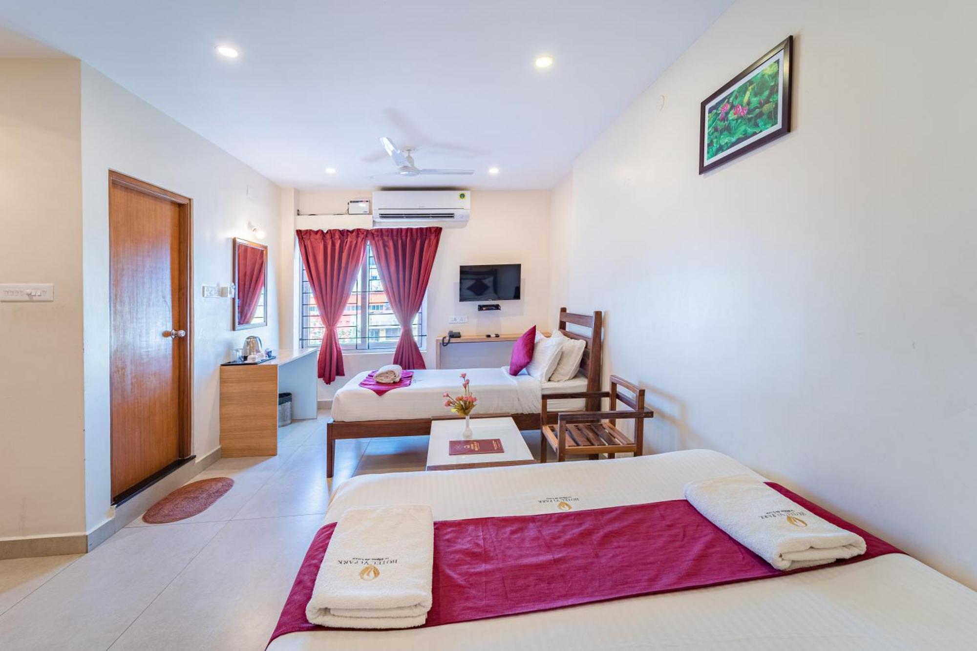 Hotel VI Park - City Centre Pondicherry Exteriör bild