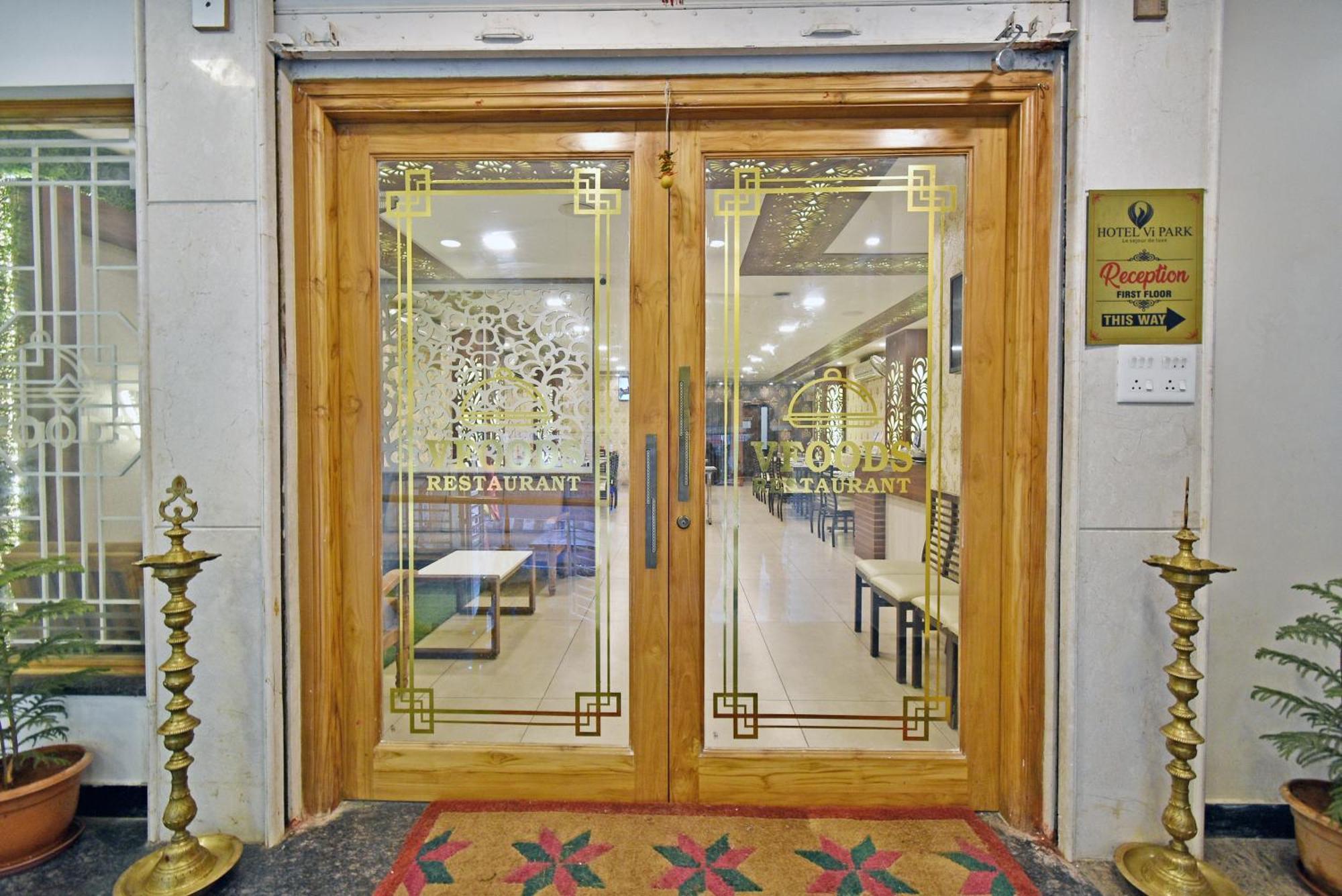 Hotel VI Park - City Centre Pondicherry Exteriör bild