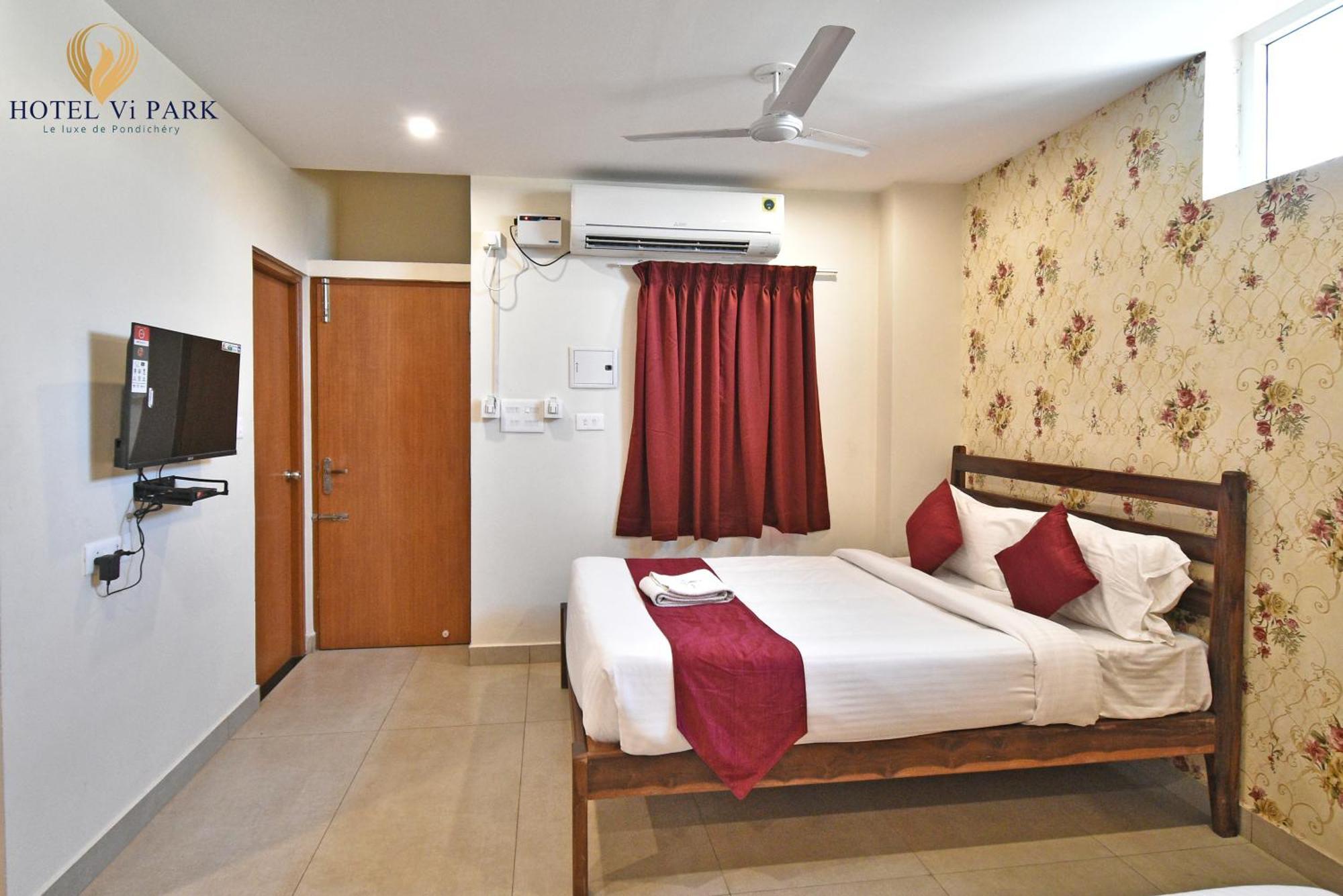 Hotel VI Park - City Centre Pondicherry Exteriör bild